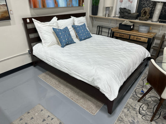 Dark Brown Slatted Headboard King Size Bed 83x88x46’’ King Bed