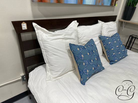 Dark Brown Slatted Headboard King Size Bed 83x88x46’’ King Bed