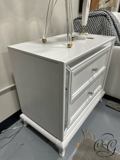 Lg White Nightstands With Mirrored Front Detailing 2 Drawers Crystal Hardware Night-Table