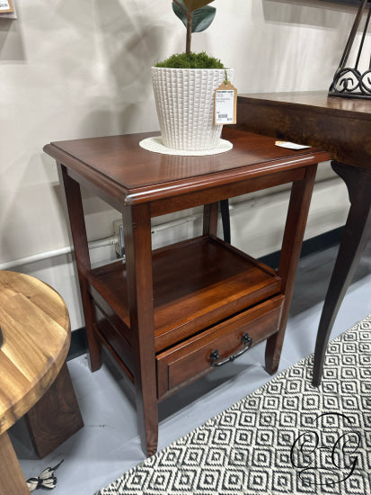 Mahogany Finish 1 Drawer End Table W/Display Shelf 20x15x27’’ End