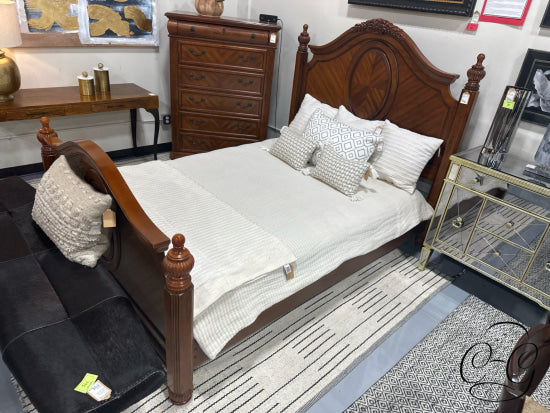 Medium Brown Ornate Queen Bed 66x86x66’’ Queen Bed