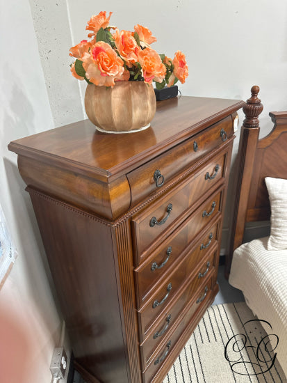 Medium Brown Ornate Tall 6 Drawer Dresser 40x18x57’’ Dresser only