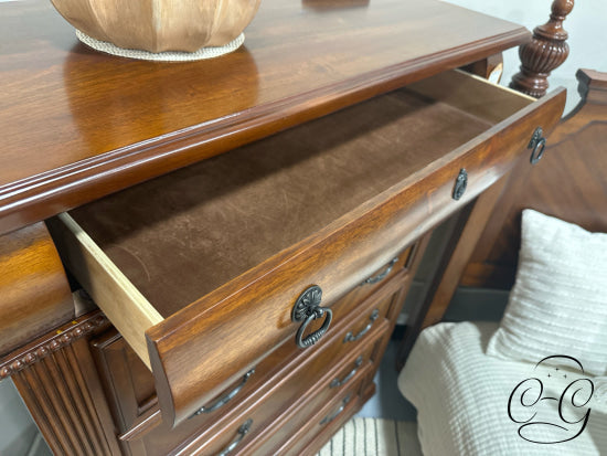 Medium Brown Ornate Tall 6 Drawer Dresser 40x18x57’’ Dresser only