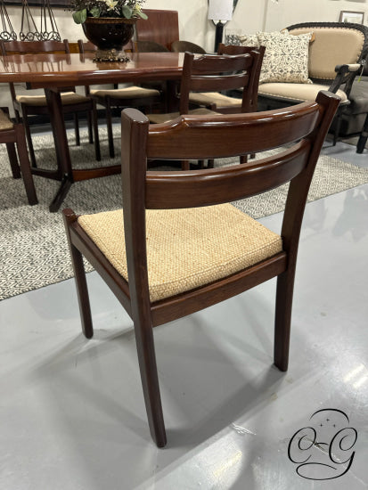 Rosewood Dining Table With 6 Beige Seat Chairs 2-20’’ Leaves 64x42x30’’ Dining Table and Chairs