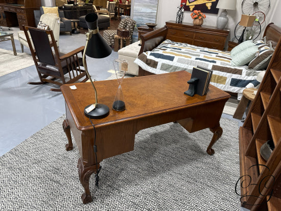 Vintage 4 Drawer Chippendale Style Oak Elm Burl Desk W/Cabriole Legs,*Key 59x29x30’’ Desk